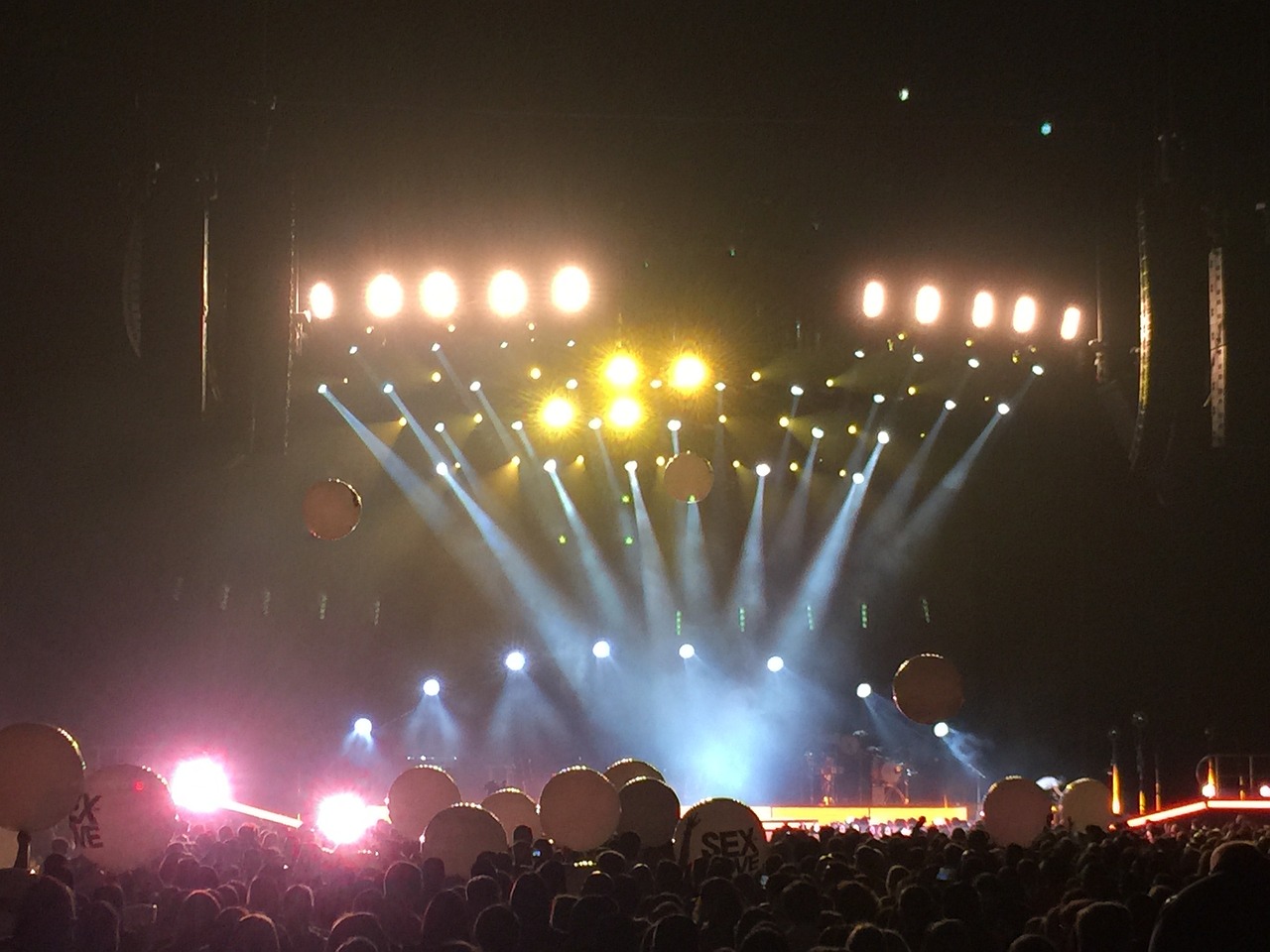 探索全球最新音乐潮流,风格创新一网打尽