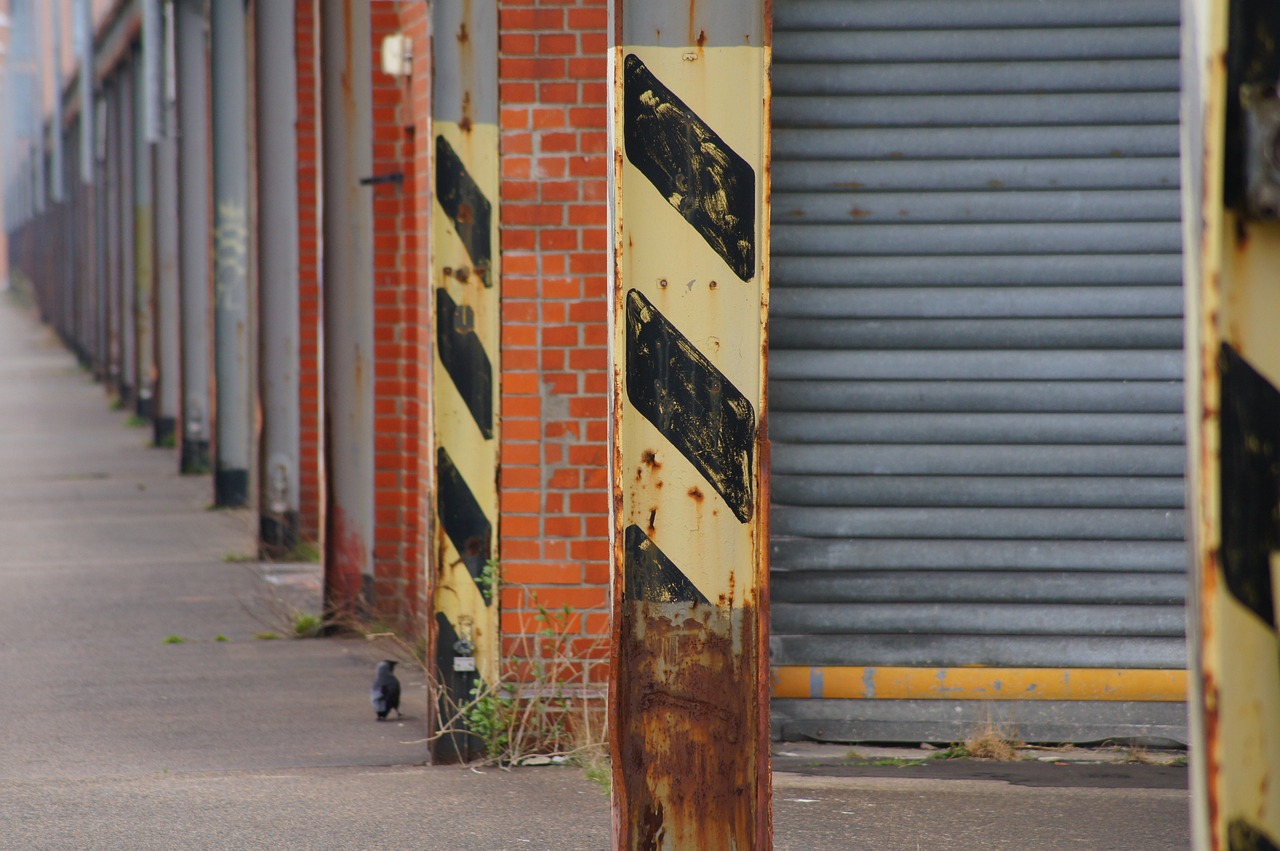 四方仓库,历史与情感的交织呈现电影最新资讯及介绍