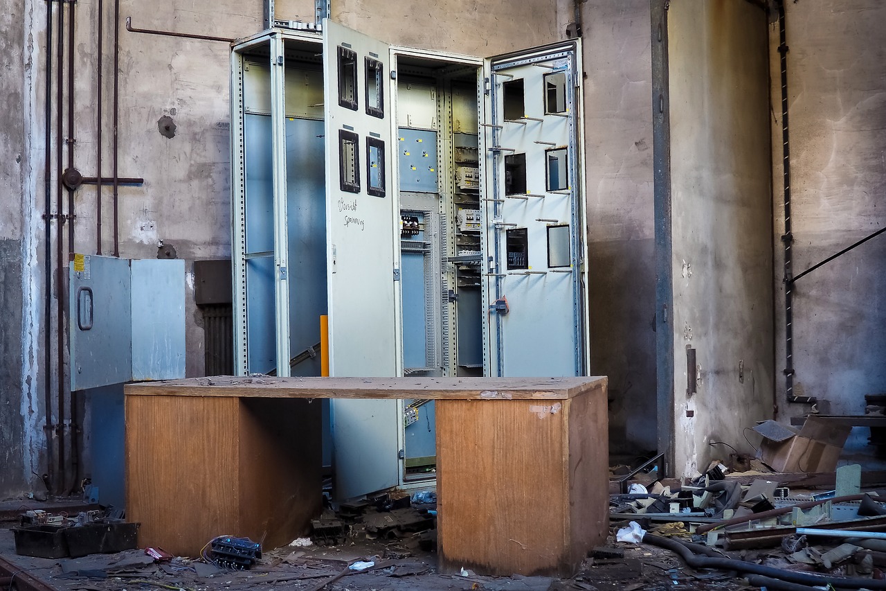 四方仓库,历史与情感的交织呈现电影最新资讯及介绍