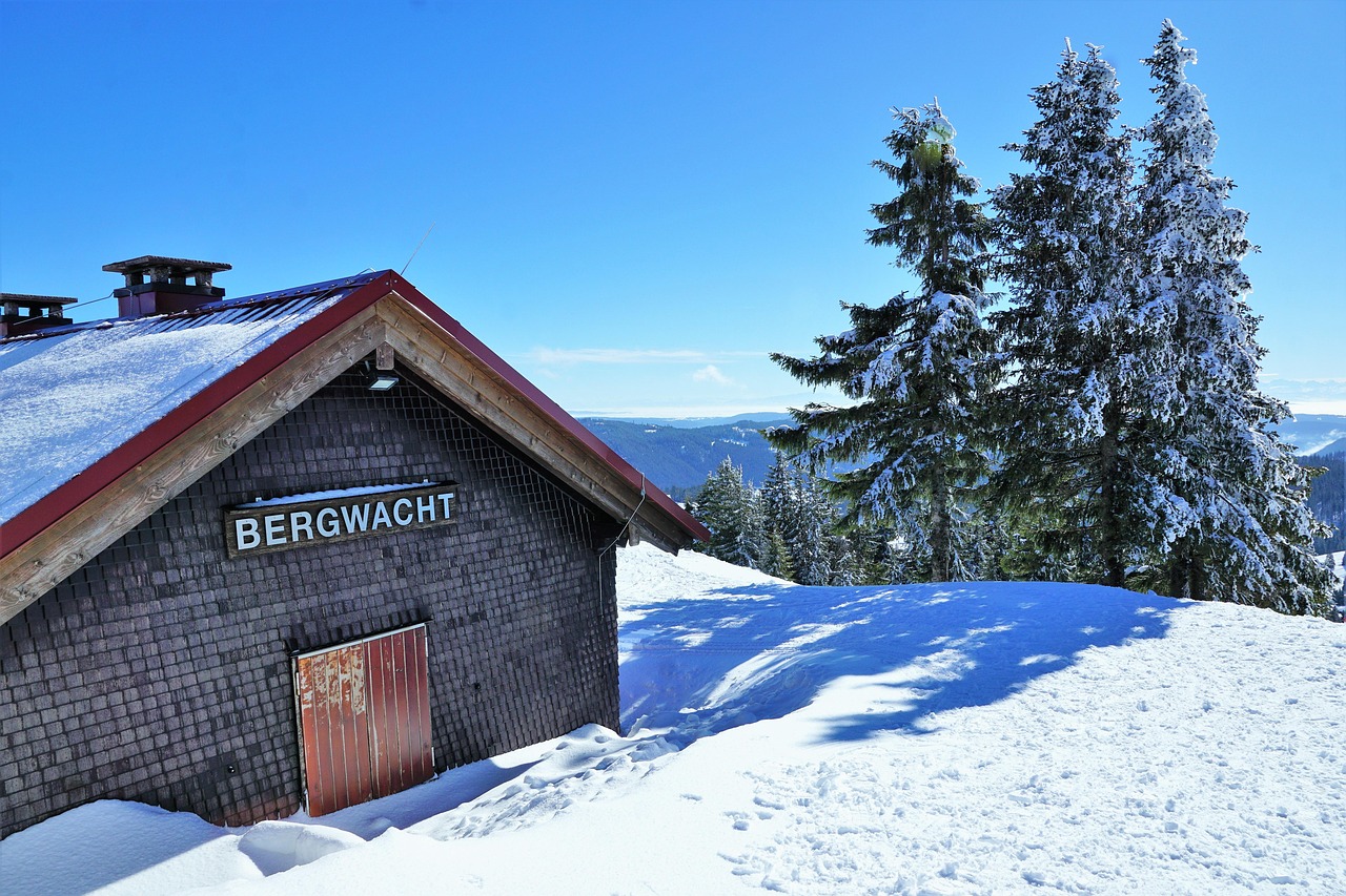 安顺坠湖事件最新消息更新，事故进展及救援动态