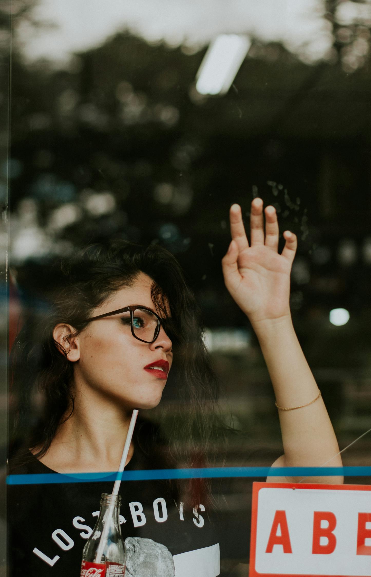 蔡徐坤五月最新写真展现独特魅力风采