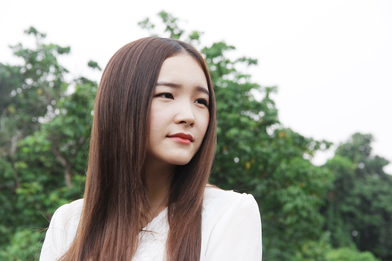 五月动漫美女黄色彩绘的魅力展示